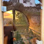 Monkey Tiny Barnhouse With Amazing Views At Zevariclub! Folhadosa