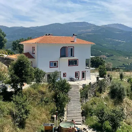 Monkey Tiny Barnhouse With Amazing Views At Zevariclub! Ferienhaus Folhadosa