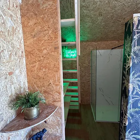 בית נופש Monkey Tiny Barnhouse With Amazing Views At Zevariclub!