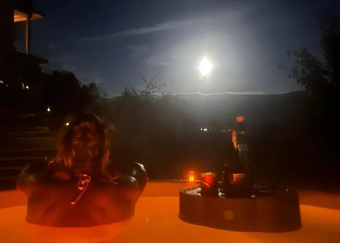 Casa de Férias Monkey Tiny Barnhouse With Amazing Views At Zevariclub! Folhadosa