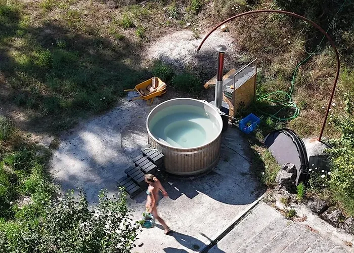 Monkey Tiny Barnhouse With Amazing Views At Zevariclub! *