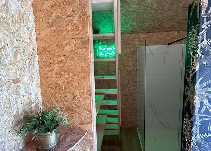 Casa de Férias Monkey Tiny Barnhouse With Amazing Views At Zevariclub!