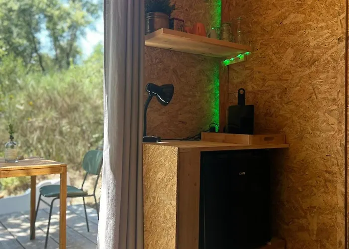 Casa de Férias Monkey Tiny Barnhouse With Amazing Views At Zevariclub! Folhadosa