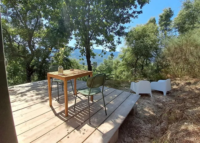 Casa de Férias Monkey Tiny Barnhouse With Amazing Views At Zevariclub!