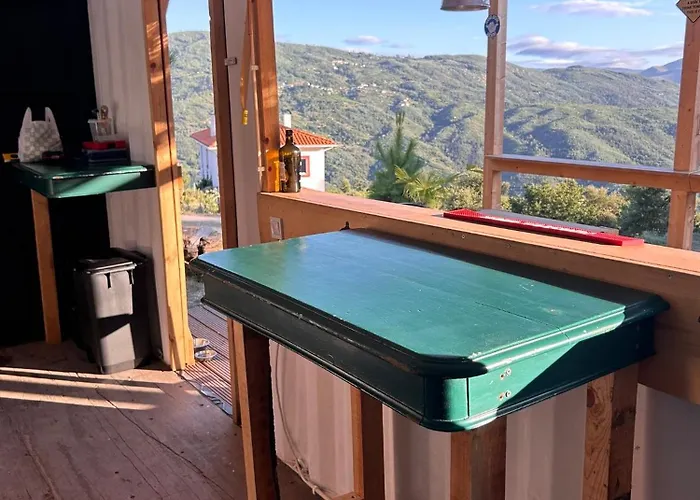 Monkey Tiny Barnhouse With Amazing Views At Zevariclub! Casa de Férias Folhadosa