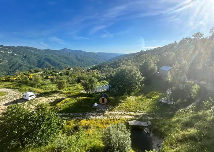 Casa de Férias Monkey Tiny Barnhouse With Amazing Views At Zevariclub! *