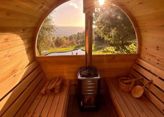 Casa de Férias Monkey Tiny Barnhouse With Amazing Views At Zevariclub!