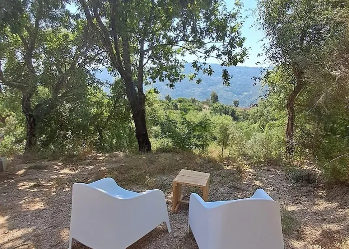 Monkey Tiny Barnhouse With Amazing Views At Zevariclub! Casa de Férias Folhadosa